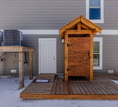 Outdoor shower with hot/cold water