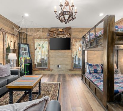 ARRR. 2qn bunks, 2 full bunks, seating area, Large TV, Sitting Area, Arcade