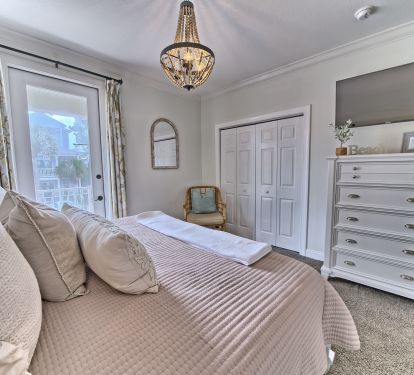 Gorgeous in every detail ( Second floor King en suite) 
