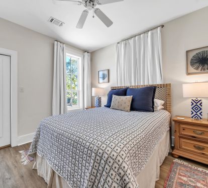 Queen bedroom with access to bath and pool area