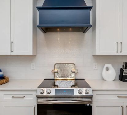 Mariner-19 beach, yet upscale, kitchen is fully stocked and ready for your culinary masterpiece.
