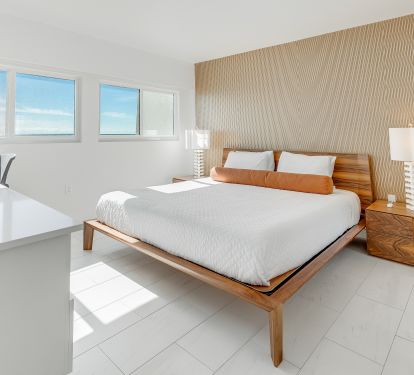 Beautiful master bedroom - king bed