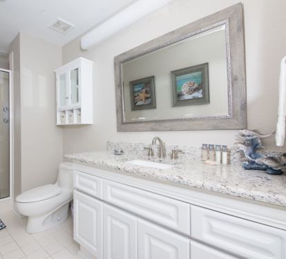 2nd Master bathroom.