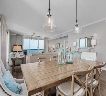 Dining table that can accommodate seating for 8