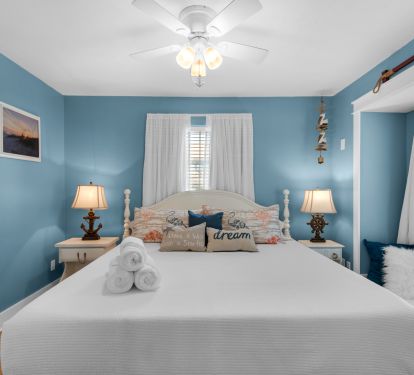 Cozy master with king bed
