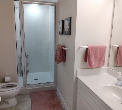 Hall bathroom with connecting door to third bedroom.