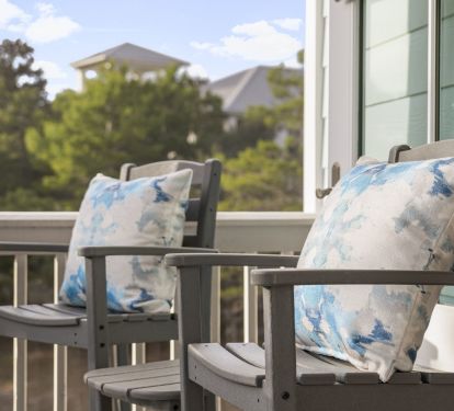 Screened in porch-2 Rocking chairs-2 high top chairs-Watch the bike path on 30A