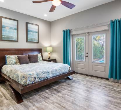 King suite with private bathroom and balcony access