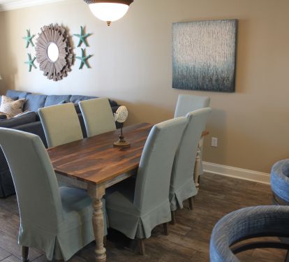 Dining area with seating for 6