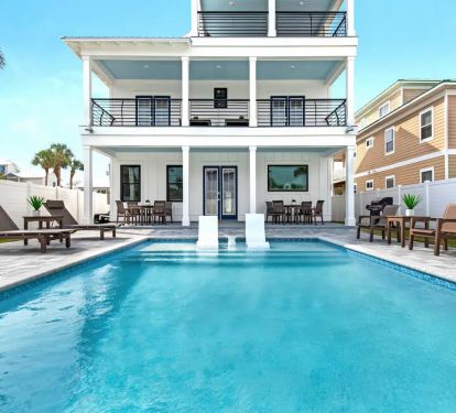 Nautilus-7 Massive pool with splash deck (seasonally heated between October and April). Multiple seating options for relaxing, dining and sunbathing around the pool.