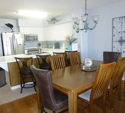 Fully stocked kitchen &amp; seating area