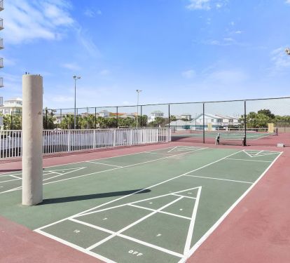 23-Mainsail-Shuffleboard