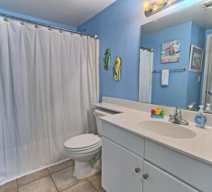 Bunk bathroom tub/shower combo. 