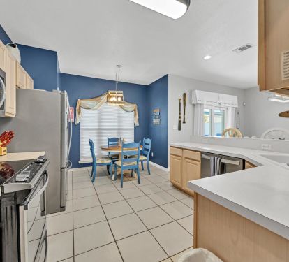 Fully equipped kitchen great for cooking meals in!