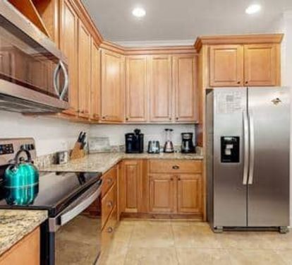 Coffee pot, Keurig &amp; Blender available