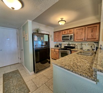 Roomy kitchen with all standard appliances