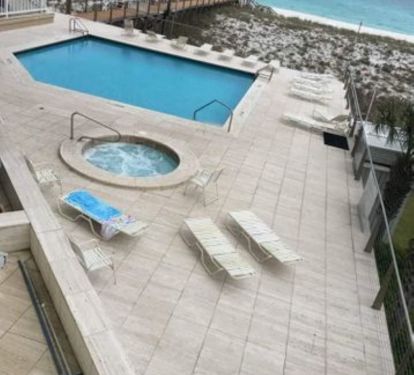 Outdoor Pool &amp; Hot Tub