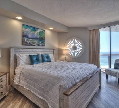 Master Bedroom - King Bed - 55" Flat Screen TV