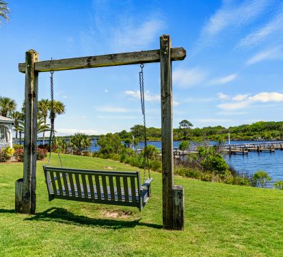 Sit and relax on the swing or the Gazebo overlooking Lake Powell.