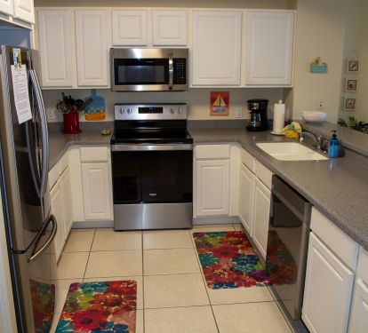 Beautiful fully equipped kitchen with stainless steel appliances