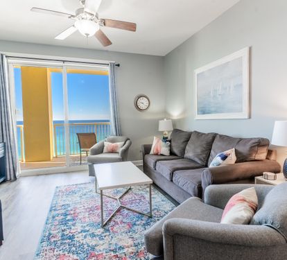 Queen sleeper, smart tv, private balcony entrance