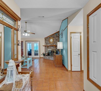 Spacious entry way