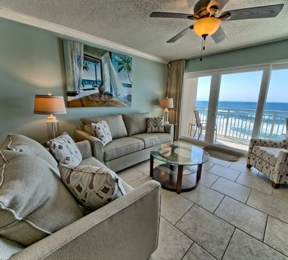 Tastefully Decorated Living area with FANTASTIC VIEWS
