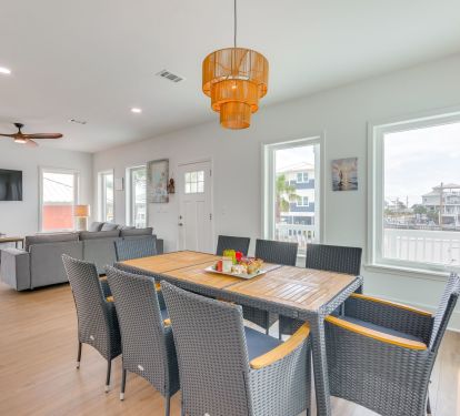 Dining Area | Dishware/Flatware Provided | 2nd Floor