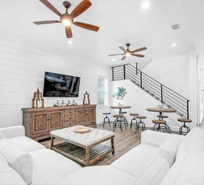 Latitude-2 offers plenty of designer-selected seating for your entire group, without cramping or crowding.