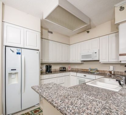 Fully equipped kitchen.