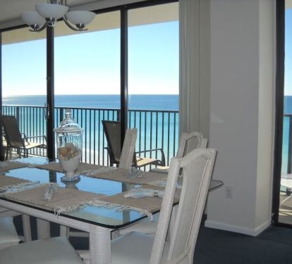 LARGE COMFORTABLE DINING TABLE 