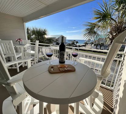 Outdoor dining - Great views with coffee or cocktails!
