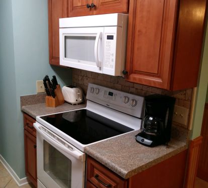 Kitchen w/Eat At Counter