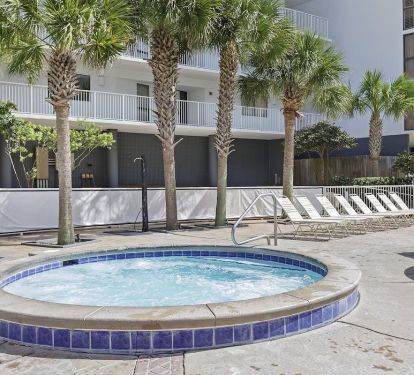 23-Mainsail-Hot-Tub