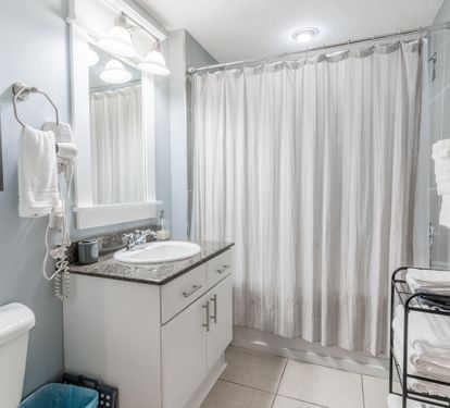 Guest bath, shower/tub combo, hair dryer and towels provided