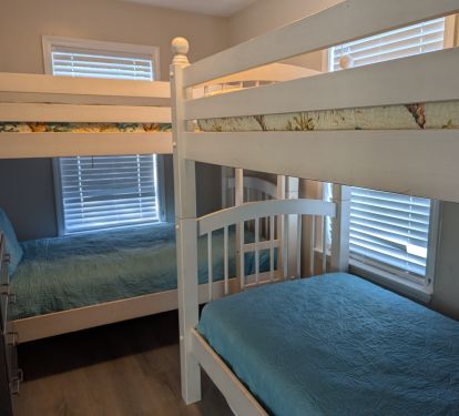 The bunk room sleeps 4