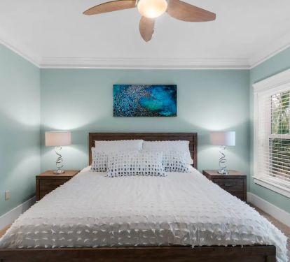 Shenanigans-15..2nd floor master with king bed and huge en-suite bath!