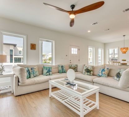 Living Room | 2nd Floor | Smart TV | Free WiFi | Central Heating &amp; A/C