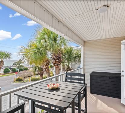 Gulf Views to the West, Balcony box with 4-chairs, cart, &amp; umbrella