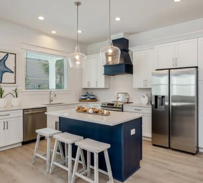 Mariner-16 Create your culinary masterpieces in Mariner's new kitchen, featuring stainless appliances with quartz counters.