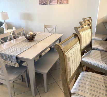 Ample Dining Room Seating - Comfy Bar Height Chairs!