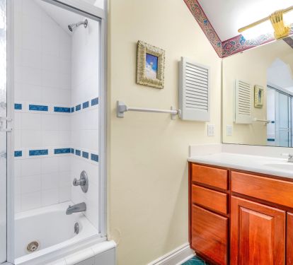 Bathroom Third Floor with King Bed
