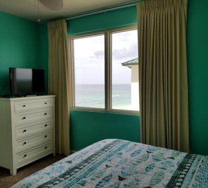 Guest bedroom watching tv or the waves! 
