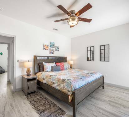 Comfortable king size bed in 2nd guest room