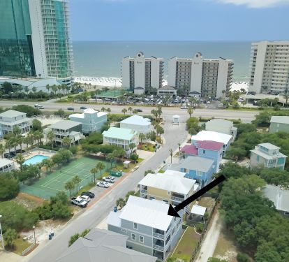 House Located in Gated Community with Pool, Tennis Courts, and close to beach