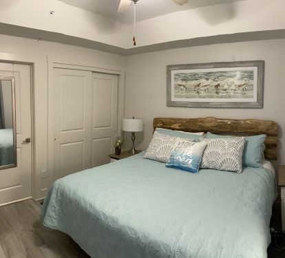 KING CRAB'S MASTER SUITE AWAITS YOU WITH 50" SMART TV! PRIVATE BATH WITH SHOWER.
