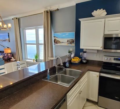 Beautiful open fully stocked kitchen.