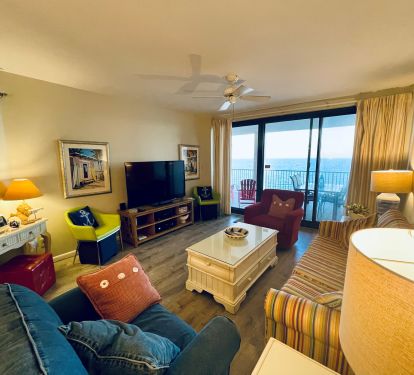 Gulf Front living room w/60in TV and 5.1 surround sound system balcony access