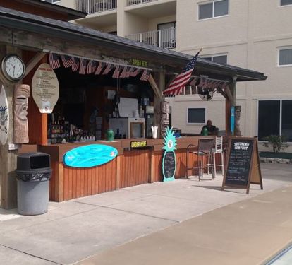 Bikini Bob's / Snack bar located by the pools.