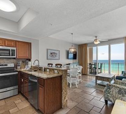 Fully stocked kitchen and room for all the family and friends to sit and relax